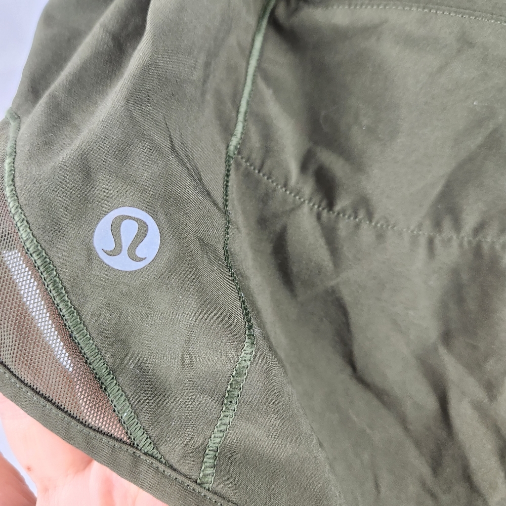 Lululemon Hotty Hot shorts size 8 in EUC - Picture 12 of 15
